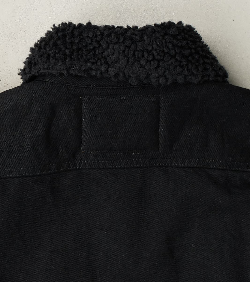 Vintage Levi's Fleece-Lined Washed Denim Jacket | Urban Outfitters