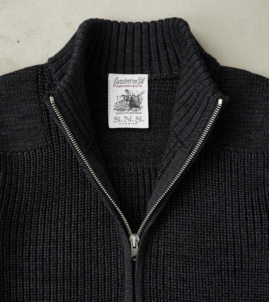 Robust Full Zip - Magnetite Black