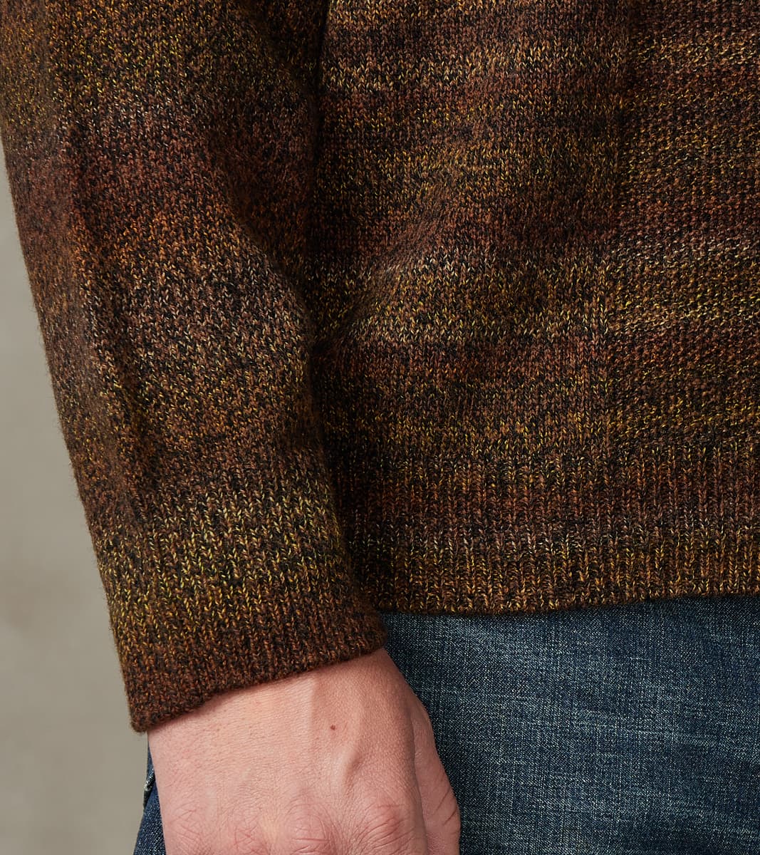 Gradation Loop of Intent Knit Crewneck - Charcoal Brown