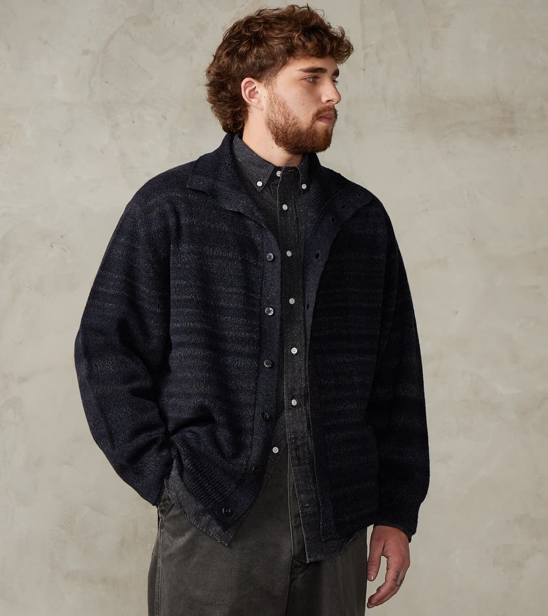 amachi. Gradation Trace of Repair High Neck Cardigan - Navy Black